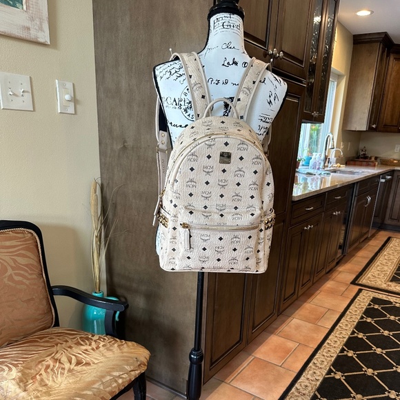 💥🛍💥MCM Beautiful monogram nappa leather backpack- Gorgeous!!💥🛍💥 - Picture 14 of 16